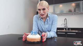 Groobyirls 25th Anniversary: Izzy Wilde!