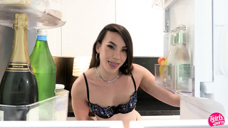 Tgirls Kasey Kei, Zariah Aura - The Roommates