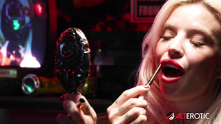 AltErotic Kitt Jones Gets So Horny In Her Bunker GAPFiLL