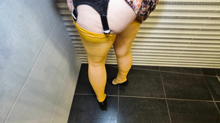 Wanilianna Extremum Perversum In Yellow Nylons LEWD