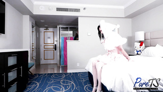 Pure-TS Kitty Kisses - She Isnt Leaving Just Yet