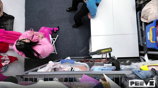 Shoplyfter Sofie Reyez WRB