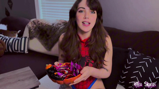 ManyVids Ellie Skyes Trick Or Treat With Mommy PP