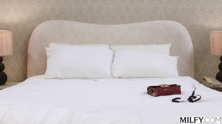 Milfy Taylor Vixxen Foxy Blonde MILF Gets Her Pussy Worked Out In Hot Threesome PP