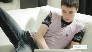 TwinQs – Handsome Pale Boy Zane Fucks Horny Twink Andrew