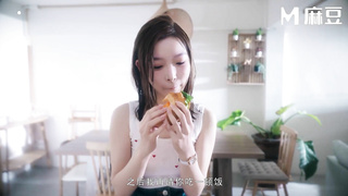 ModelMedia Chun Zi MD When a friend returned home, he had an affair with his girlfriend for a whole day