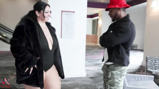 ManyVids Kourtney Dripz Lobby Lust PP