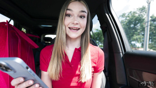 IKnowThatGirl Della Cate Hot Delivery Girl Doesnt Want A Bad Review WRB