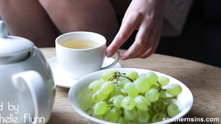 SummerSinners Voluptuous Nichole Plays With Herself