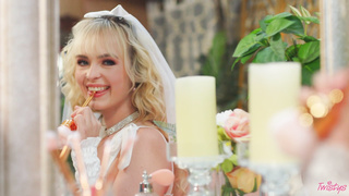 Twistys Lilly Bell Pretty In Pink