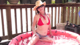 AuntJudys Outside In The Pool With Isabella