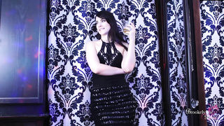 BrookelynneBriar Jerking For The Cute Girl At The Bar